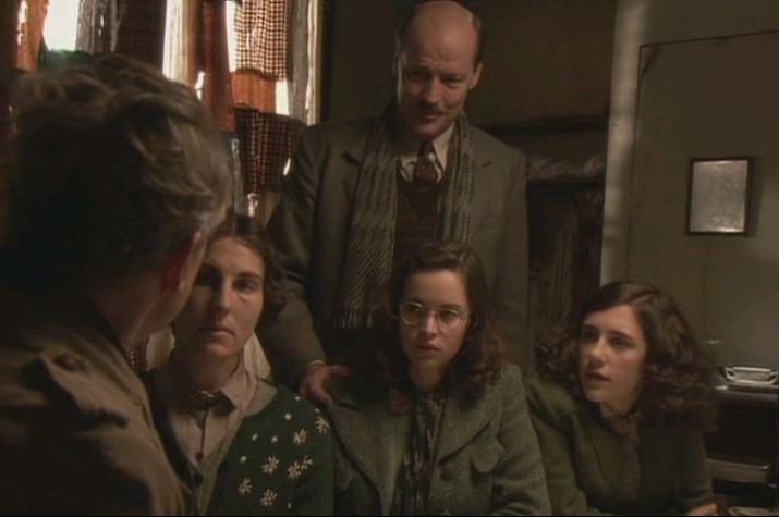 albert-dussel-nicholas-farrel-joins-anne-frank-2010